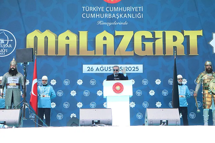 baskan-erdogan-kilic-kininda-cikarsa-kaleme-yer-kalmayacak-1756207181565.jpeg Başkan Recep Tayyip Erdoğan (AA)