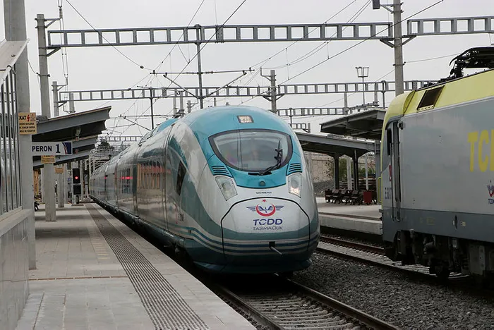 Ulaştırma ve Altyapı Bakanı Adil Karaismailoğlu, Konya-Karaman YHT Hattı'nın ilk test sürüşüne katıldı - 1