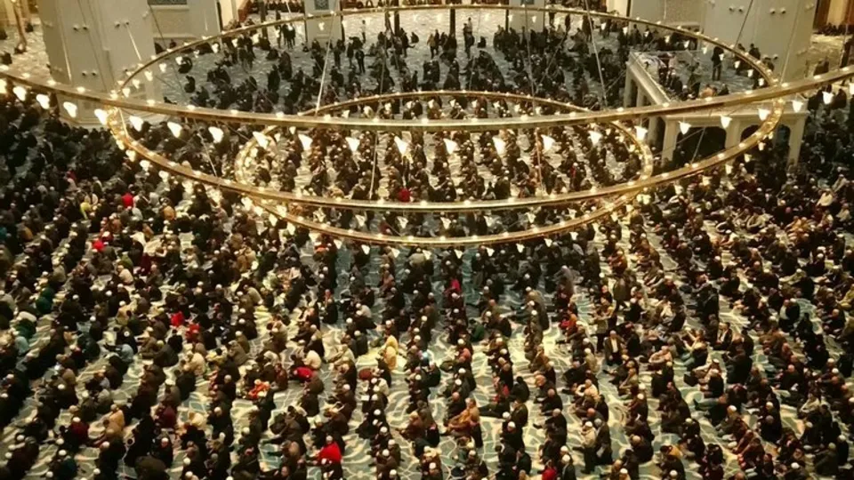 Büyük Çamlıca Camii'nde tarihi kalabalık!