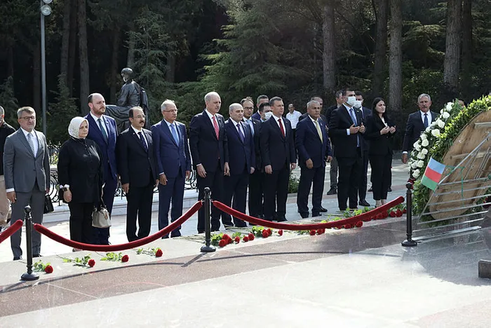 Azerbaycan Cumhurbaşkanı İlham Aliyev AK Parti heyetini kabul etti