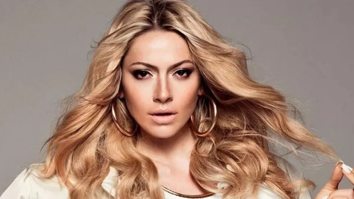 Hadise'yi Seda Bakan ikna etti! 8 bölümlük dizide oynayacak! 10 milyon liraya el sıkıştı