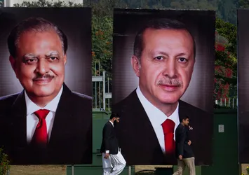 Erdoğan'ı böyle karşıladılar! Dikkat çeken yazı