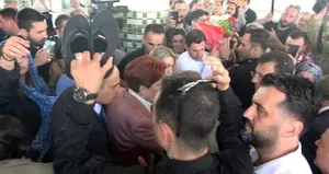 Akşener ve İmamoğlu’na ayakkabı tepkisi