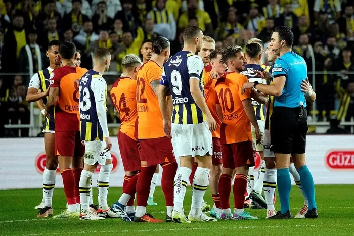 Galatasaray-Fenerbahçe maçını yönetecek hakem belli oldu | Süper Lig’de 37. hafta maçlarının hakemleri