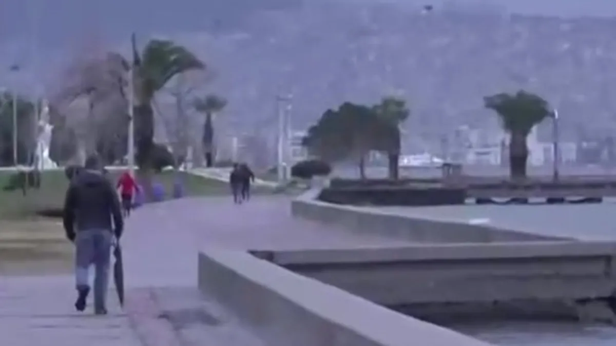 İzmir'de sağanak etkili oldu