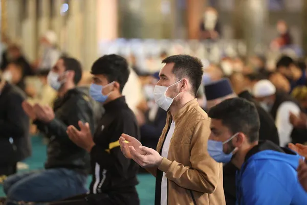Vatandaşlar cuma için Ayasofya Camii'ne akın etti - 2