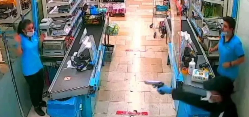 Adana Da Kurusiki Tabancayla Soygun Yapti