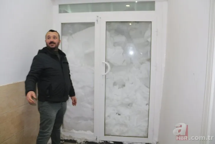 Bitlis’te kar kapı ve pencereleri kapatınca iş yerinde mahsur kaldılar