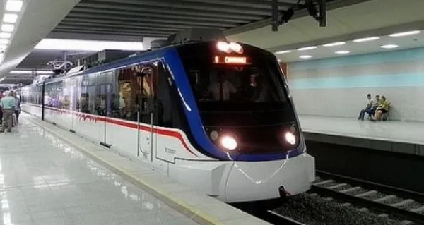 İzmir İZBAN’da büyük soygun! Kredi kartıyla tek sefer 55 TL! Tunç Soyer’e tepki yağdı: Acımasızlık ve fırsatçılık...