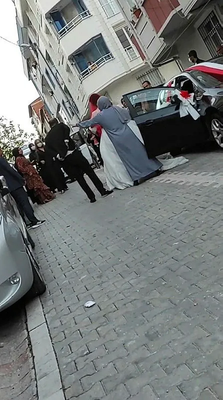1633358491243.jpg İstanbul Esenyurt'ta gelin alma esnasında havaya rastgele ateş açan o maganda tutuklandı - 3