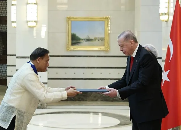 uluslararasi-guven-buyukelcilerden-baskan-erdogana-guven-mektubu-1710257501822.jpeg Uluslararası güven! Büyükelçilerden Başkan Erdoğan'a güven mektubu - 4