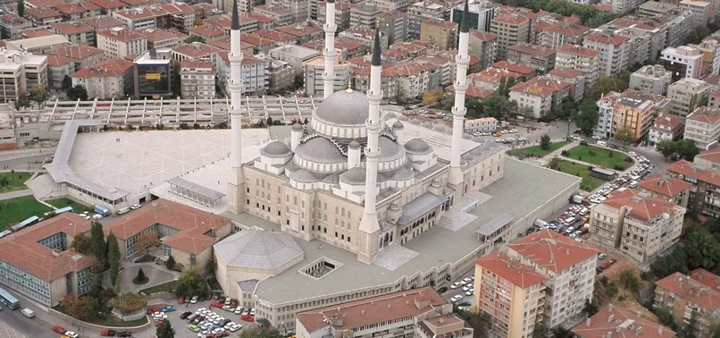 Sözcü gazetesinin yeni hedefi Diyanet! Camiler üzerinden eskiyen oyunlar