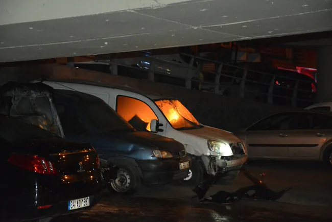 İstanbul'da gece saatlerinde şoke eden olay! 4 araçta hasar meydana geldi - 5