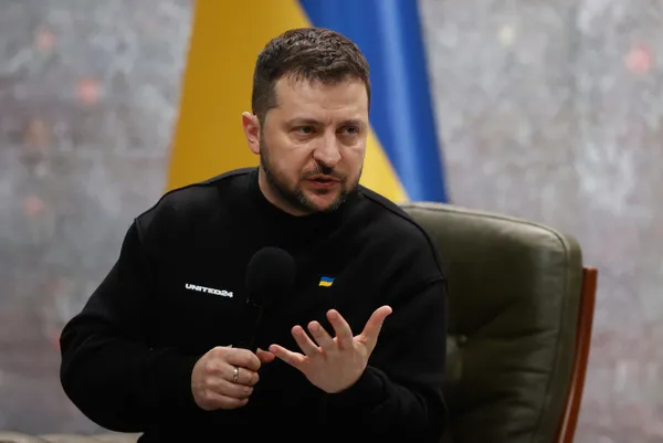 zelenskiy-cephedeki-son-durumu-anlatip-savas-ucagi-istedi-rusyayi-engelleyebiliriz-1677534968323.jpg Zelenskiy cephedeki son durumu anlatıp savaş uçağı istedi: Rusya'yı engelleyebiliriz