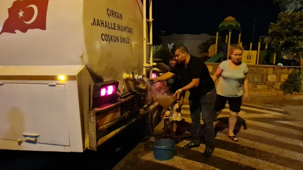 Turizm beldesi Bodrum'da su çilesi! CHP'li belediyenin yapamadığını mahalle muhtarı yaptı: Tankerle su dağıttı - 5