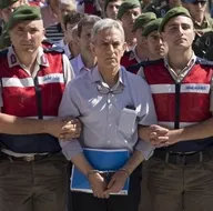 Halk darbeci hainleri böyle karşıladı!