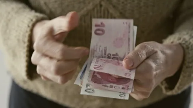 Emeklinin zamlı maaşı netleşti! Ek ödeme tutarları e-Devlet'te! Kim ne kadar maaş alacak? SSK, Bağ-Kur, memur emeklisi...