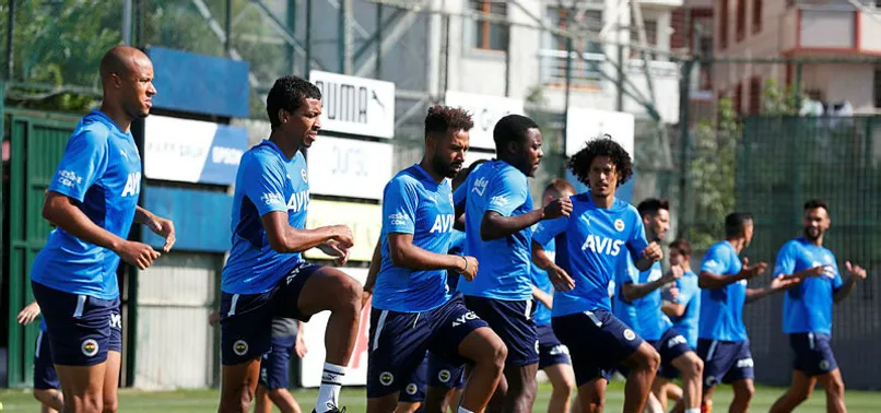 Fenerbahçe'de radikal karar! 10 ismin bileti kesildi