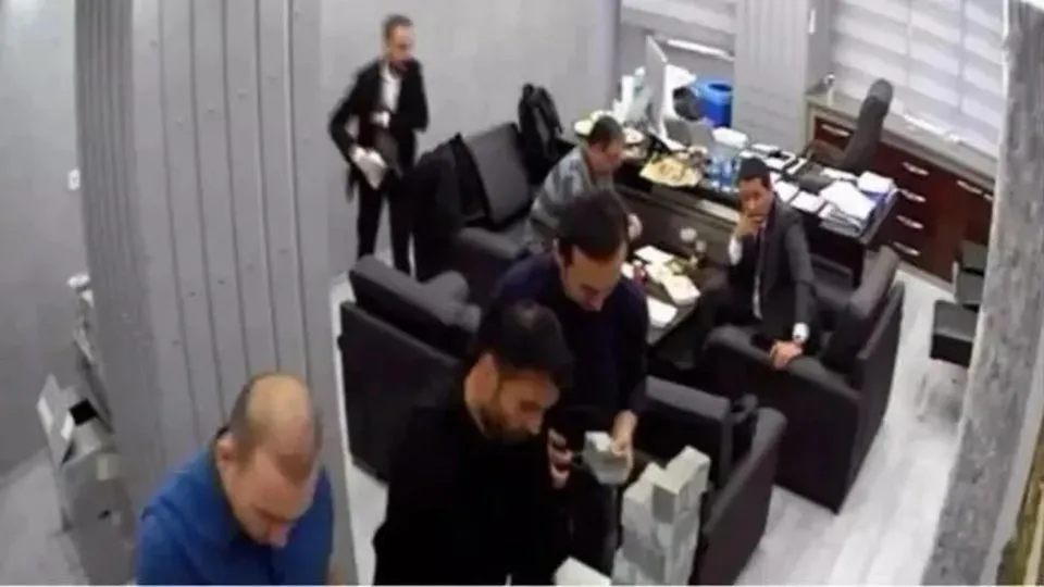 İBB Başkanı Ekrem İmamoğlu gözaltında