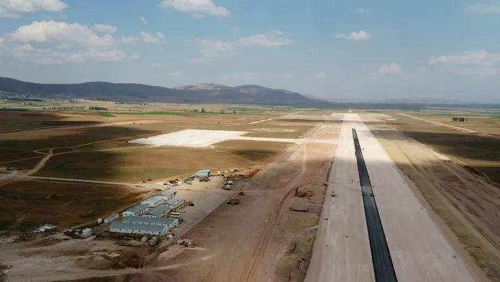 200 futbol sahası büyüklüğünde | Gümüşhane-Bayburt Havaalanında asfaltlanmaya geçildi