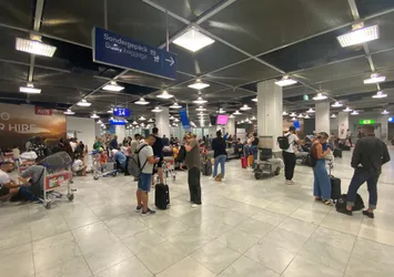 İstanbul Havalimanı'nı lekelemeye çalışan İsmail Saymaz Almanya'da rezil oldu! 45 dakika bekledi ve bitmedi