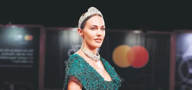 Venedik Film Festivali’ne katılan Meryem Uzerli her adımıyla servetini katladı!