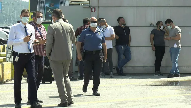 son-dakika-sabiha-gokcen-havalimaninda-yangin-panigi-1625127544858.jpg Son dakika: Sabiha Gökçen Havalimanı'nda yangın paniği - 2