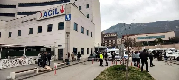 korku-dolu-anlar-pamukkale-universitesi-hastanesinde-silahli-saldiri-cok-sayida-yarali-var-1709305057780.jpeg Korku dolu anlar! Pamukkale Üniversitesi Hastanesi’nde silahlı saldırı: Çok sayıda yaralı var | Olay yerinde 15 boş kovan bulundu - 2
