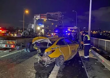 15 Temmuz Şehitler Köprüsü'nde zincirleme kaza! 10 araç birbirine girdi