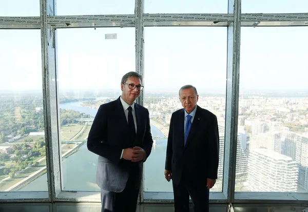 belgraddaki-iscilerden-baskan-erdogana-sevgi-seli-belgrad-kulesindeki-turk-vatandaslariyla-bir-araya-geldi-1662568604436.jpg Belgrad'daki işçilerden Başkan Erdoğan'a sevgi seli: Belgrad Kulesi'ndeki Türk vatandaşlarıyla bir araya geldi - 4