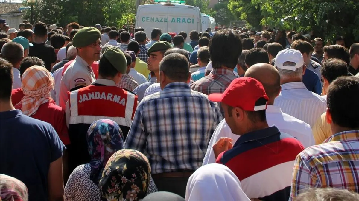 Sivas'taki trafik kazasında hayatını kaybeden 4 kişi son yolculuğuna uğurlandı