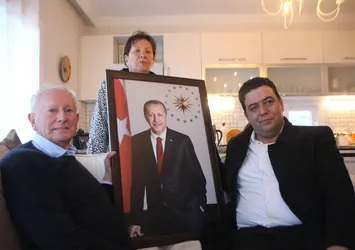 İngiliz uyruklu Peter Down Başkan Erdoğan hayranı! AK Parti'den yaşlı adama anlamlı hediye
