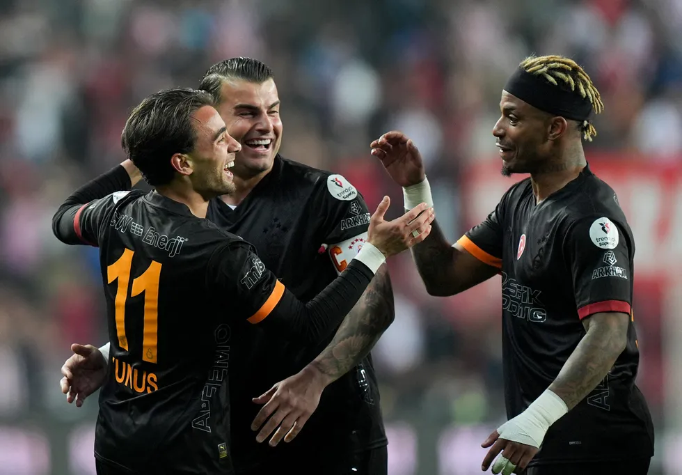 Galatasaray’da Mario Lemina krizi! Görüşmeler tıkandı, Gabonlu yıldız ayrılığı ciddi şekilde düşünüyor - 2