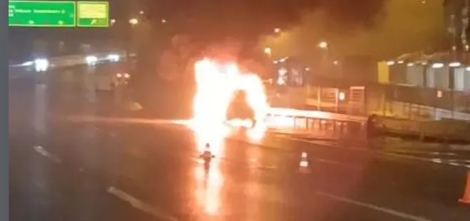 15 Temmuz Şehitler Köprüsü'nde panik anları! Otomobil cayır cayır yandı