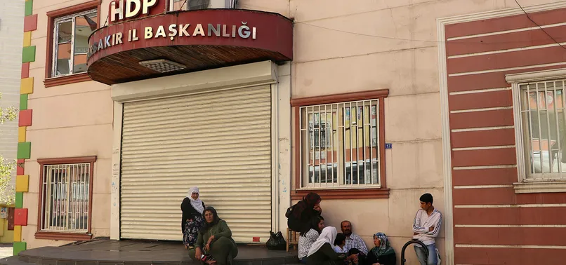 İSYAN BÜYÜYOR! HDP KEPENK KAPATIP KAÇTI