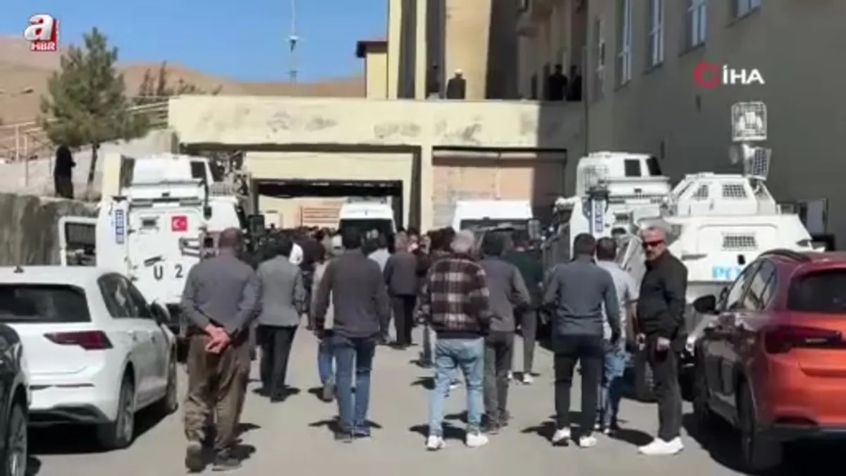 Yüksekova'da bıçaklı saldırı: 21 yaşındaki genç hayatını kaybetti