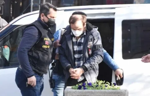 eskisehirde-esini-bicaklayan-adam-evde-halusinasyon-gordum-1641391102438.jpg Eskişehir’de eşini bıçaklayan adam: 'Evde halüsinasyon gördüm' - 1