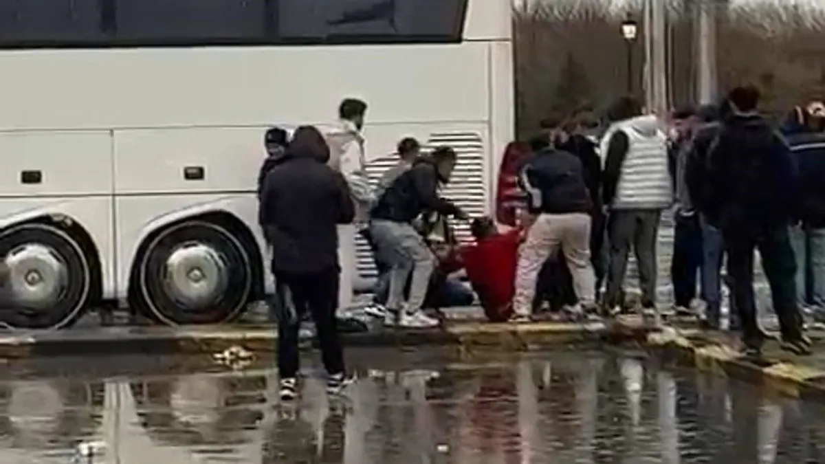 Ankaragücü'nün iki taraftar grubu birbirine girdi! Satırlı bıçaklı kavga: 1'i ağır 7 yaralı