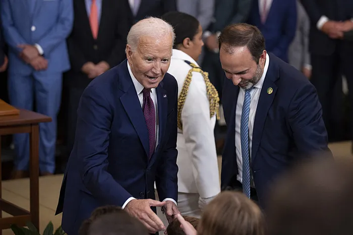 donald-trump-bidena-darba-yapildi-saldiridan-sans-eseri-kurtuldum-1723532055937.jpg Joe Biden