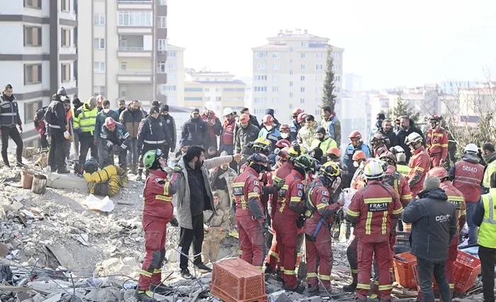 asrin-felaketinin-2-yili-felaketin-yil-donumunde-vefat-edenler-aniliyor-1738790185318.jpg Asrın felaketinin ikinci yılı | Fotoğraf-AA Arşiv