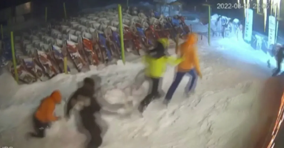 Uludağ'da ayı paniği! Otelden çıkanlar neye uğradığını şaşırdı: O panikle yere düştüm...