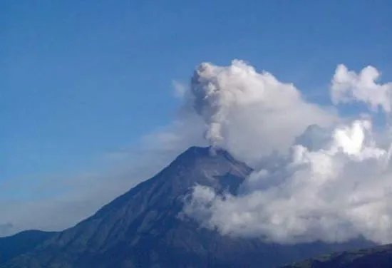 Tungurahua volkanı yeniden harekete geçti