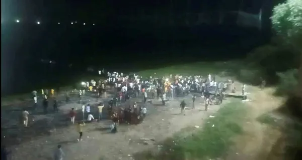 Son dakika: Hindistan Gujarat'da köprü çöktü: 90 ölü - 3