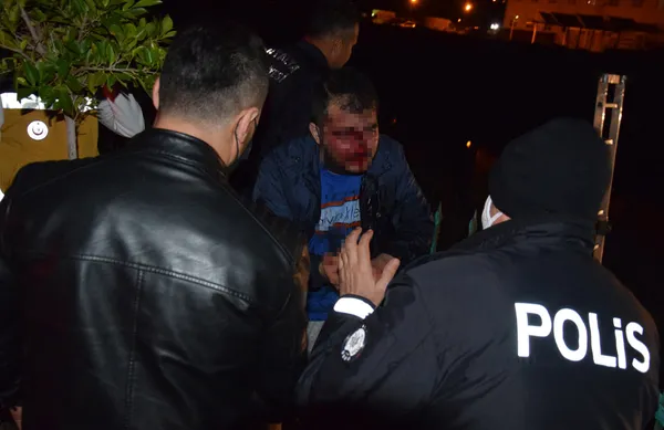 1608454608866.jpg Alkollü sürücü dereye düştü! Ekiplere 'Neden geç kurtardınız?' diyerek küfretti! - 1