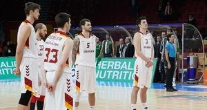 Aslan dibi gördü!