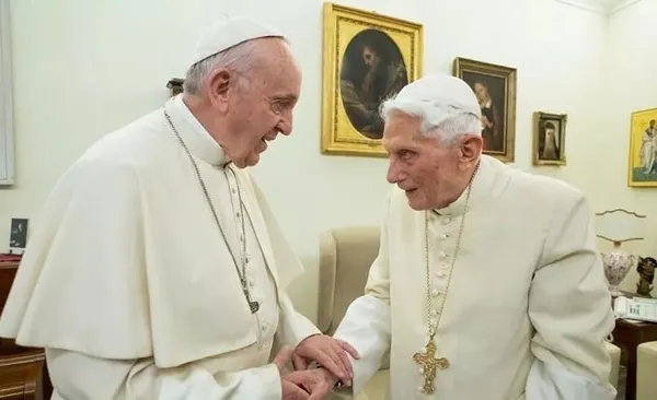 Son dakika: Vatikan duyurdu: Eski Papa Benedict hayatını kaybetti