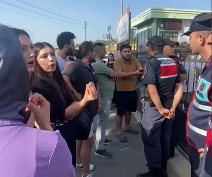 Kocaeli Valiliği'nden mezuniyet töreninde "uygunsuz kıyafet" açıklaması: İnceleme başlatıldı - 4