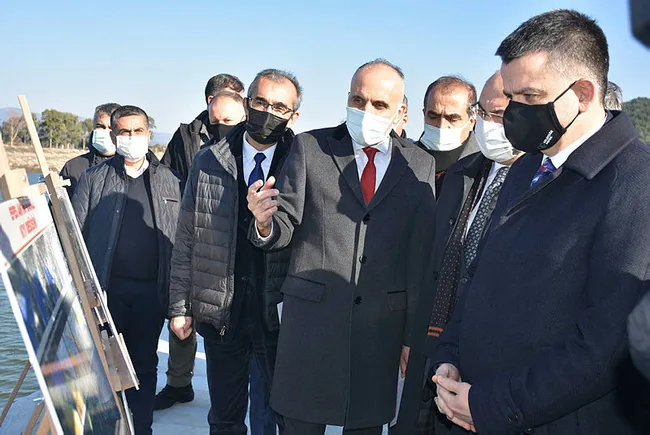 bakan-pakdemirli-duyurdu-efes-antik-kenti-gelecek-yil-denizle-bulusacak-1640265627326.jpg Bakan Pakdemirli duyurdu: Efes Antik Kenti, gelecek yıl denizle buluşacak - 1