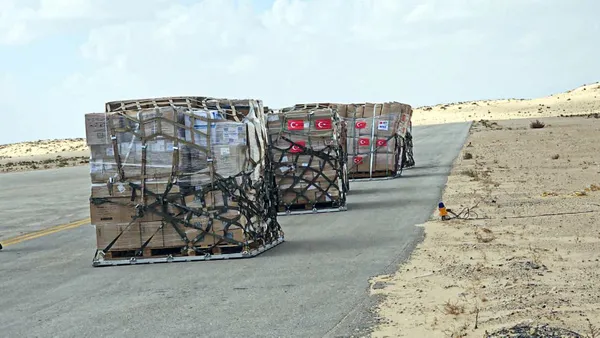 Türkiye’den Gazze’ye ilk insani yardım