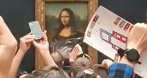 Mona Lisa’ya kremalı saldırı!